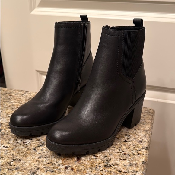 Naturalizer Black Heeled Boots with Chunky Heel and Elastic Panels - Picture 1 of 11